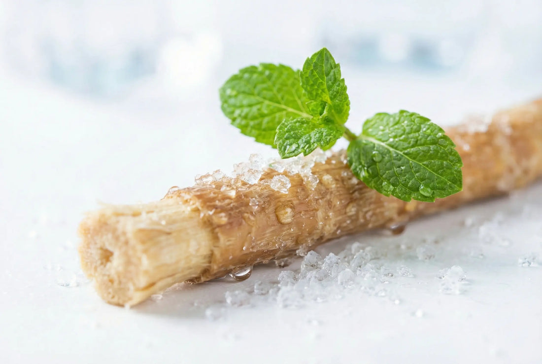Bâton de Siwak et feuilles de menthe pour lutter contre la mauvaise haleine